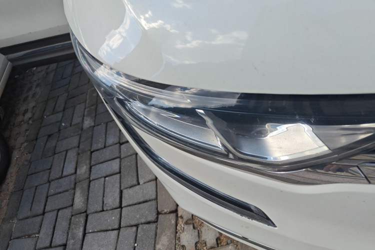 Used Renault Koleos 2017 2.0L Two-Wheel-Drive Leading Edition Right Front Headlight