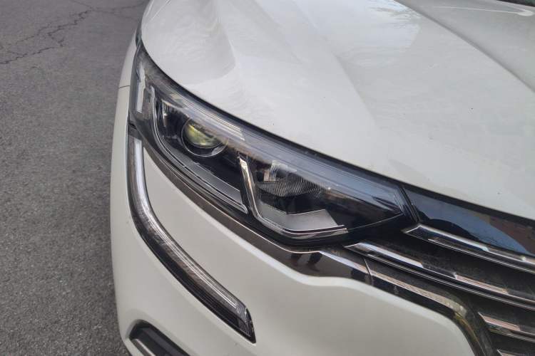 Used Renault Koleos 2017 2.5L Four-Wheel Drive Ultimate Edition Right Front Headlight