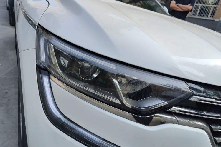 Used Renault Koleos 2017 2.5L Four-Wheel Drive Premium Edition Right Front Headlight