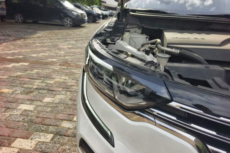 Used Renault Koleos 2017 2.0L Two-Wheel Drive Luxury Edition Right Front Headlight