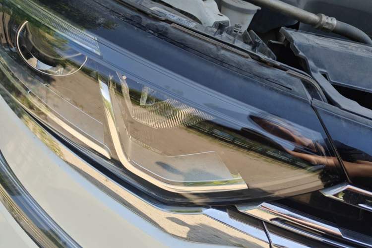 Used Renault Koleos 2017 2.5L Four-Wheel Drive Premium Edition Right Front Headlight