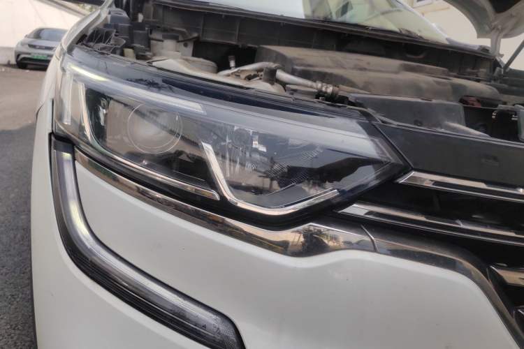 Used Renault Koleos 2017 2.0L Two-Wheel Drive Luxury Edition Right Front Headlight