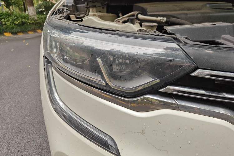 Used Renault Koleos 2017 2.0L Two-Wheel Drive Luxury Edition Right Front Headlight