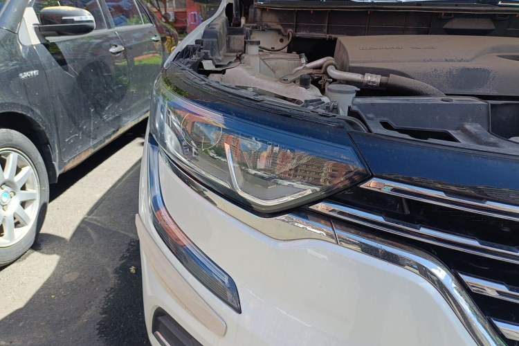 Used Renault Koleos 2017 2.0L Two-Wheel-Drive Leading Edition Right Front Headlight