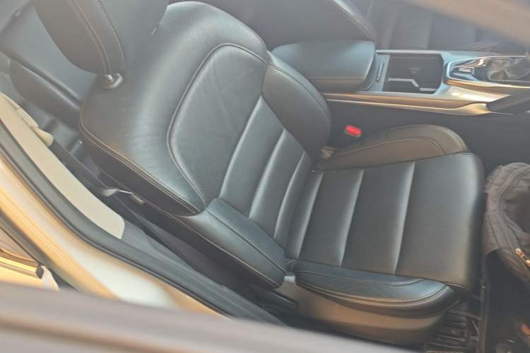 Used Renault Koleos 2017 2.0L Two-Wheel Drive Luxury Edition Right Front Seat