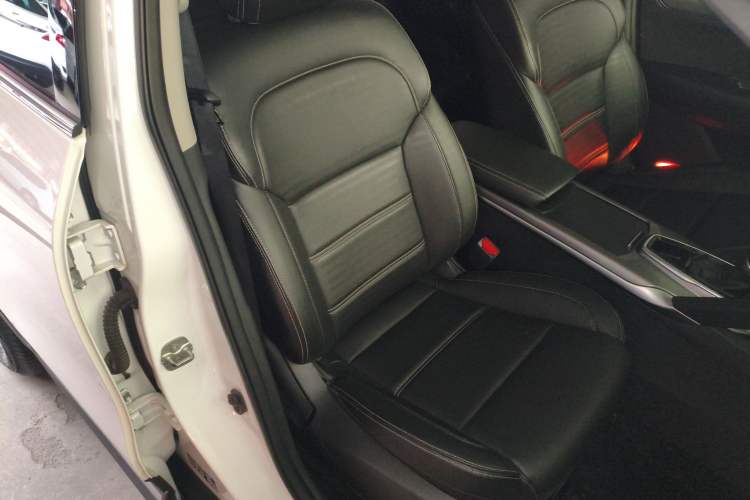 Used Renault Koleos 2017 2.0L Two-Wheel-Drive Leading Edition Right Front Seat