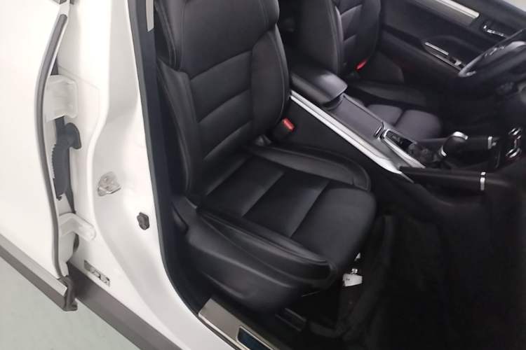Used Renault Koleos 2017 2.0L Two-Wheel Drive Luxury Edition Right Front Seat