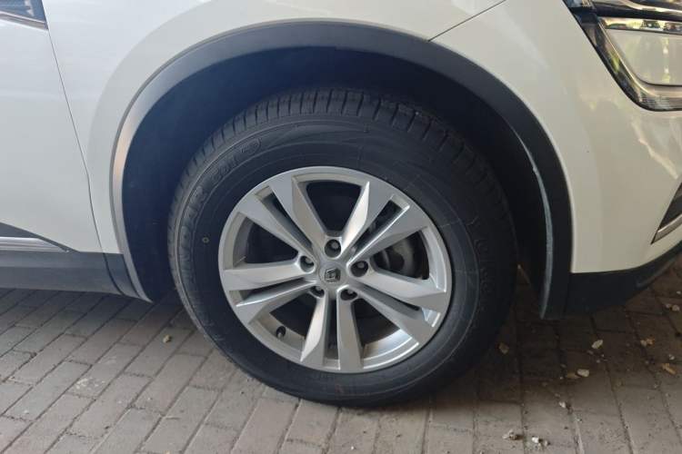 Used Renault Koleos 2017 2.0L Two-Wheel Drive Luxury Edition Right Front Wheel Hub