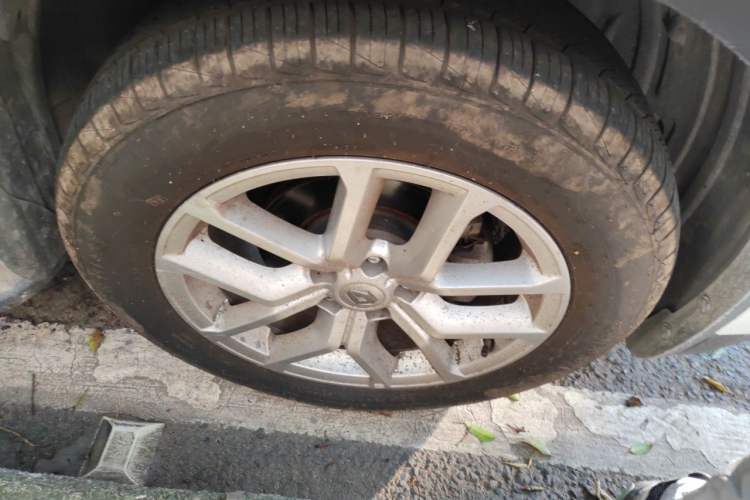 Used Renault Koleos 2017 2.5L Four-Wheel Drive Premium Edition Right Front Wheel Hub