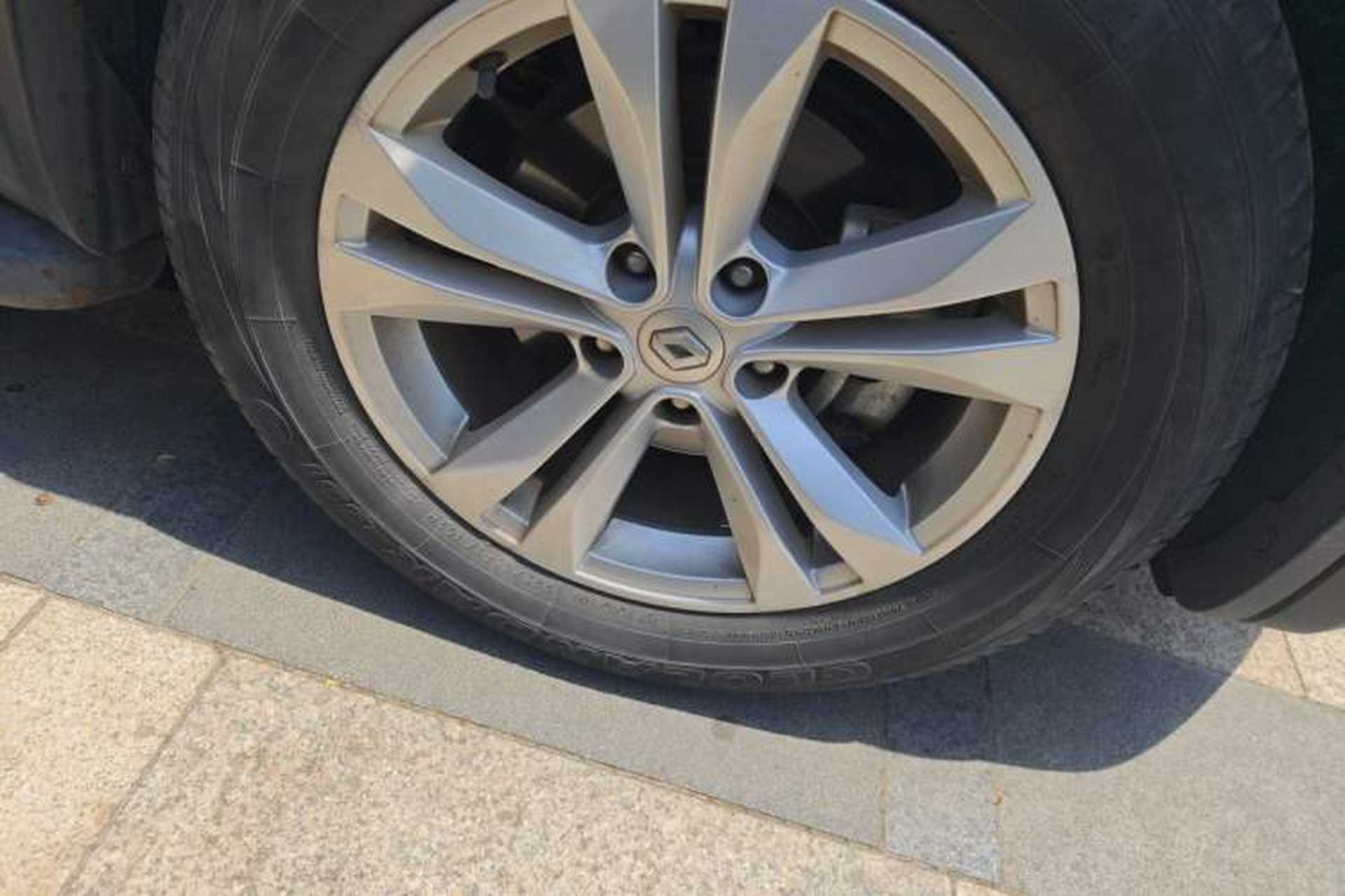 Used Renault Koleos 2017 2.0L Two-Wheel Drive Luxury Edition Right Front Wheel Hub