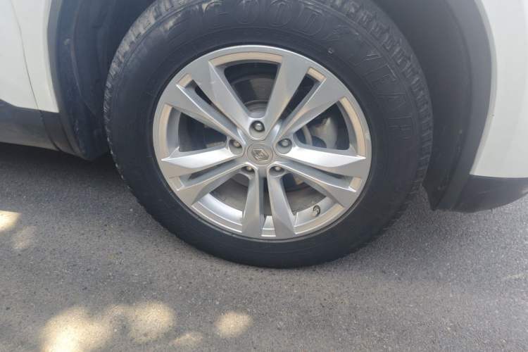 Used Renault Koleos 2017 2.0L Two-Wheel Drive Comfort Edition Right Front Wheel Hub
