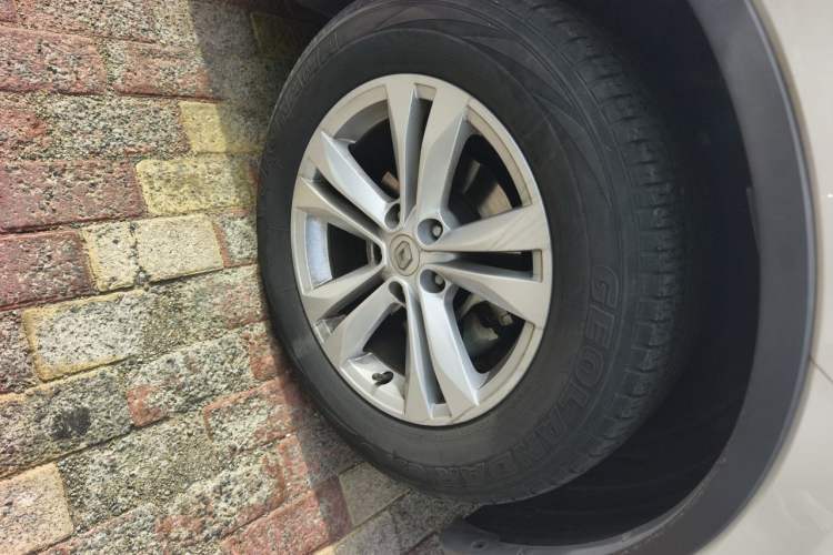 Used Renault Koleos 2017 2.0L Two-Wheel Drive Luxury Edition Right Front Wheel Hub