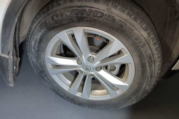 Used Renault Koleos 2017 2.0L Two-Wheel Drive Luxury Edition Right Front Wheel Hub