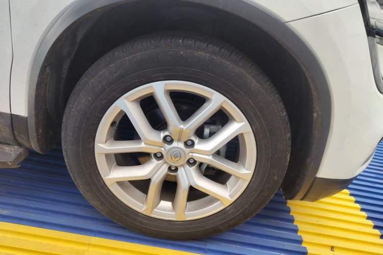 Used Renault Koleos 2017 2.5L Four-Wheel Drive Premium Edition Right Front Wheel Hub