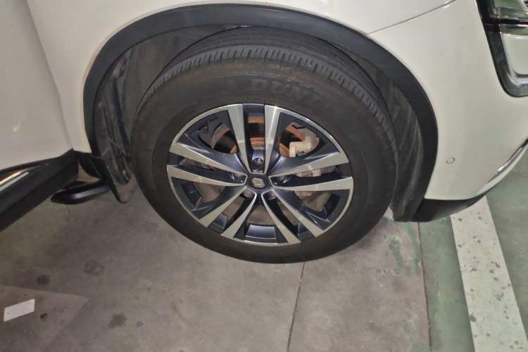 Used Renault Koleos 2017 2.5L Four-Wheel Drive Ultimate Edition Right Front Wheel Hub
