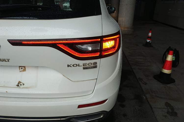 Used Renault Koleos 2017 2.5L Two-Wheel Drive Prestige Edition Right Rear Taillight