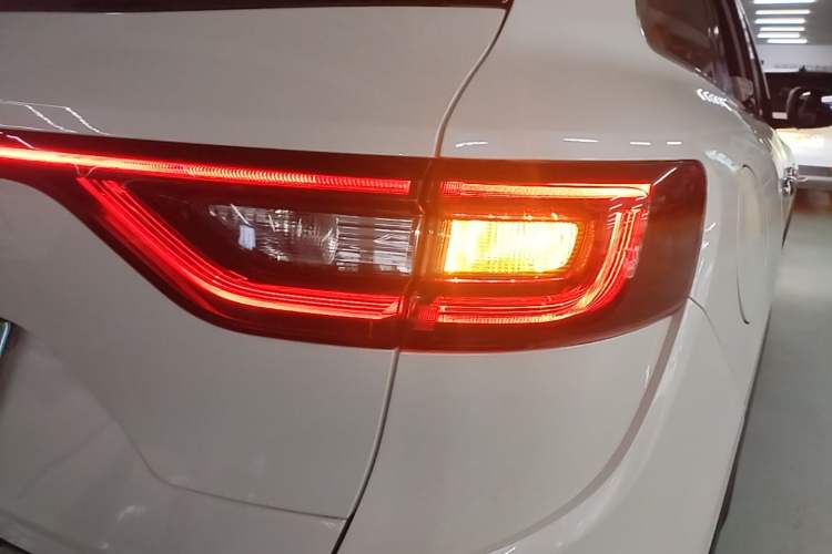 Used Renault Koleos 2017 2.0L Two-Wheel Drive Luxury Edition Right Rear Taillight