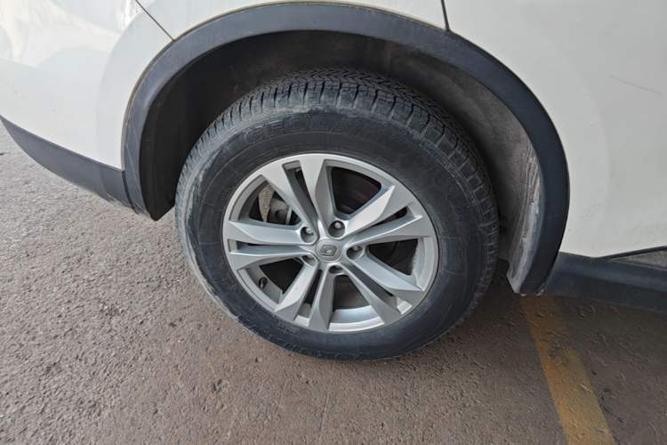 Used Renault Koleos 2017 2.0L Two-Wheel Drive Luxury Edition Right Rear Wheel Hub