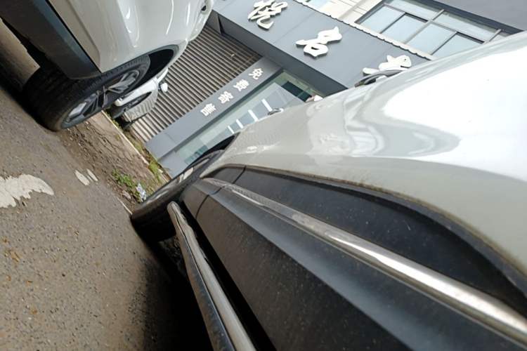 Used Renault Koleos 2017 2.0L Two-Wheel Drive Luxury Edition Right Side Sill