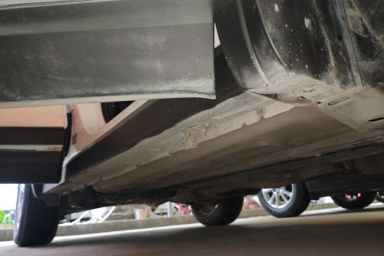 Used Renault Koleos 2017 2.0L Two-Wheel-Drive Leading Edition Right Side Sill