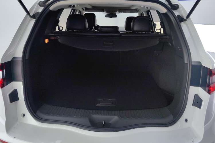 Used Renault Koleos 2017 2.0L Two-Wheel Drive Luxury Edition Trunk