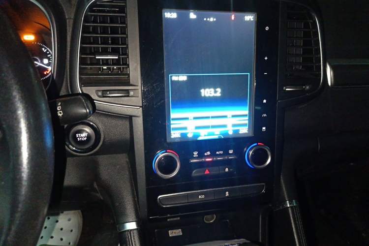 Used Renault Koleos 2017 2.0L Two-Wheel Drive Luxury Edition Audio And AC Panel