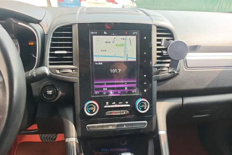 Used Renault Koleos 2017 2.0L Two-Wheel Drive Luxury Edition Audio And AC Panel