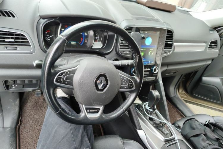 Used Renault Koleos 2017 2.0L Two-Wheel Drive Luxury Edition Center Console