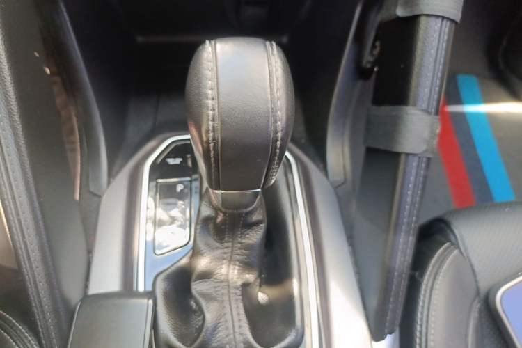 Used Renault Koleos 2017 2.0L Two-Wheel Drive Luxury Edition Gear Lever