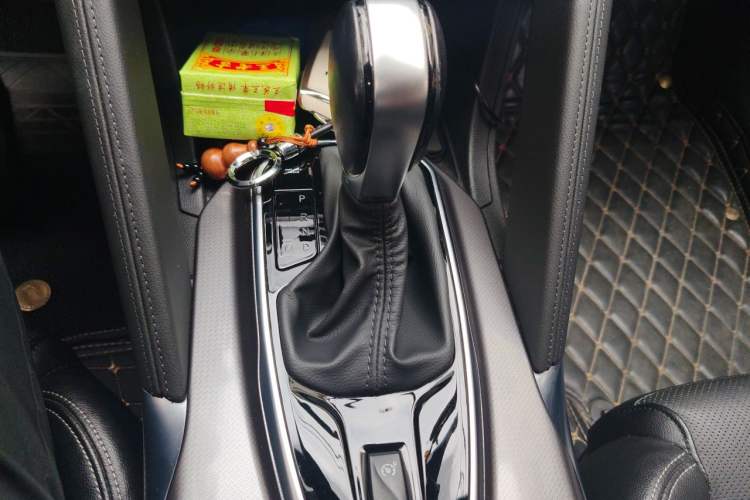 Used Renault Koleos 2017 2.0L Two-Wheel Drive Luxury Edition Gear Lever