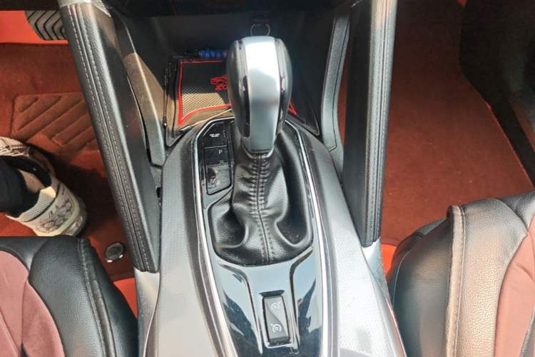 Used Renault Koleos 2017 2.0L Two-Wheel Drive Luxury Edition Gear Lever
