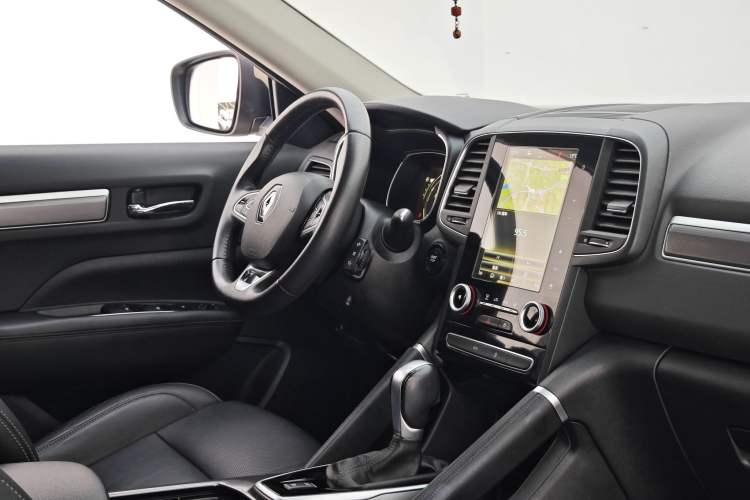Used Renault Koleos 2017 2.5L Two-Wheel Drive Prestige Edition Interior 3
