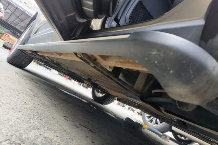 Used Renault Koleos 2017 2.5L Two-Wheel Drive Prestige Edition Left Side Sill