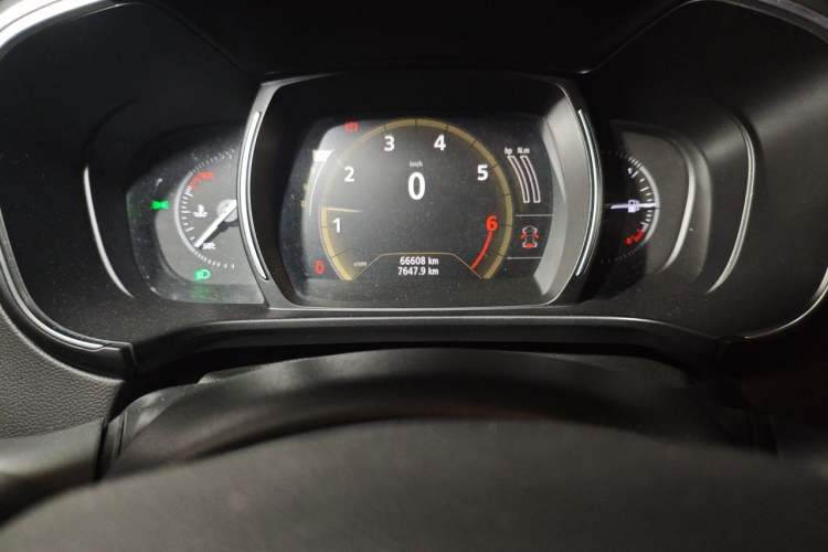 Used Renault Koleos 2017 2.0L Two-Wheel Drive Luxury Edition Odometer Close Up
