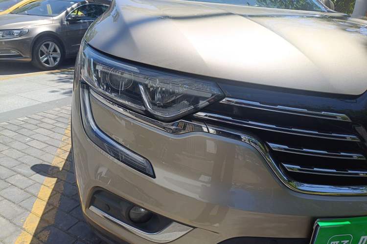 Used Renault Koleos 2017 2.0L Two-Wheel Drive Luxury Edition Right Front Headlight