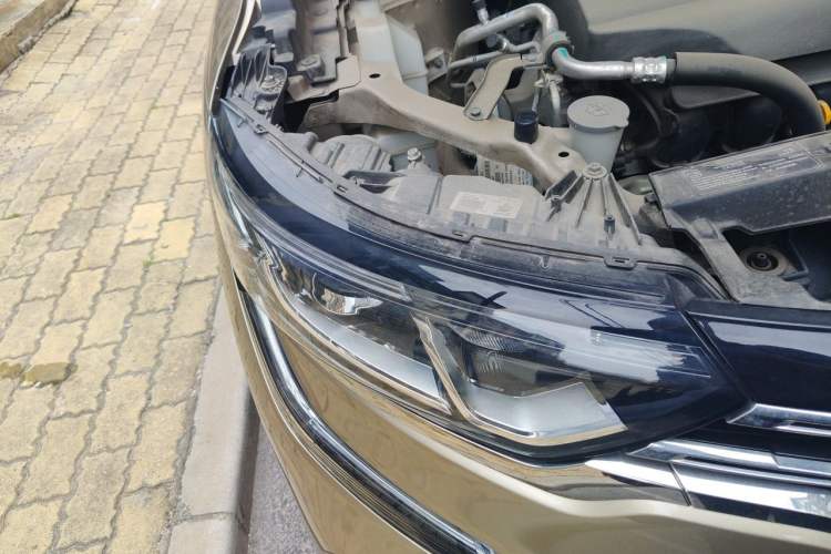 Used Renault Koleos 2017 2.0L Two-Wheel Drive Luxury Edition Right Front Headlight