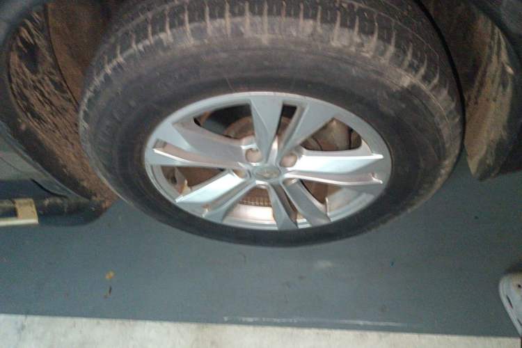 Used Renault Koleos 2017 2.0L Two-Wheel Drive Luxury Edition Right Front Wheel Hub