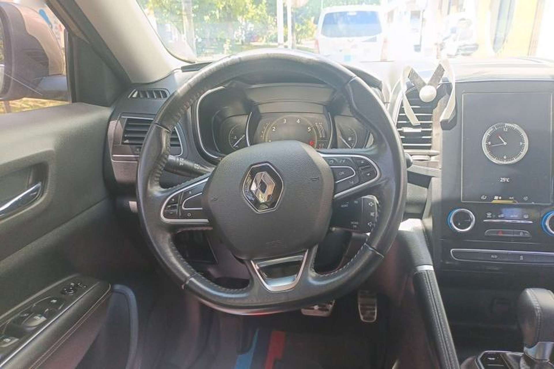 Used Renault Koleos 2017 2.0L Two-Wheel Drive Luxury Edition Steering Wheel