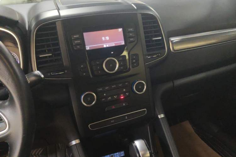 Used Renault Koleos 2018 2.0L Two-Wheel Drive Leading Edition Audio And AC Panel