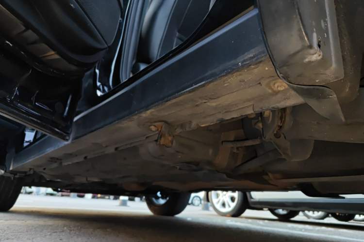 Used Renault Koleos 2018 2.0L Two-Wheel-Drive Luxury Edition Left Side Sill