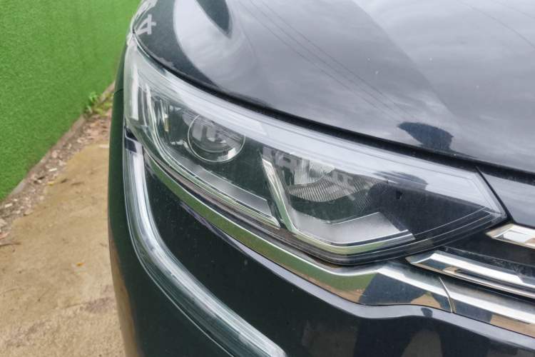 Used Renault Koleos 2018 2.0L Two-Wheel-Drive Luxury Edition Right Front Headlight
