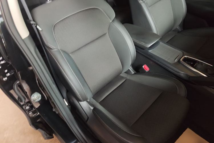 Used Renault Koleos 2018 2.0L Two-Wheel Drive Comfort Edition Right Front Seat
