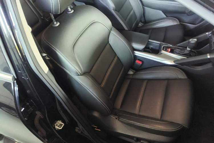Used Renault Koleos 2018 2.5L Two-Wheel Drive Prestige Edition Right Front Seat