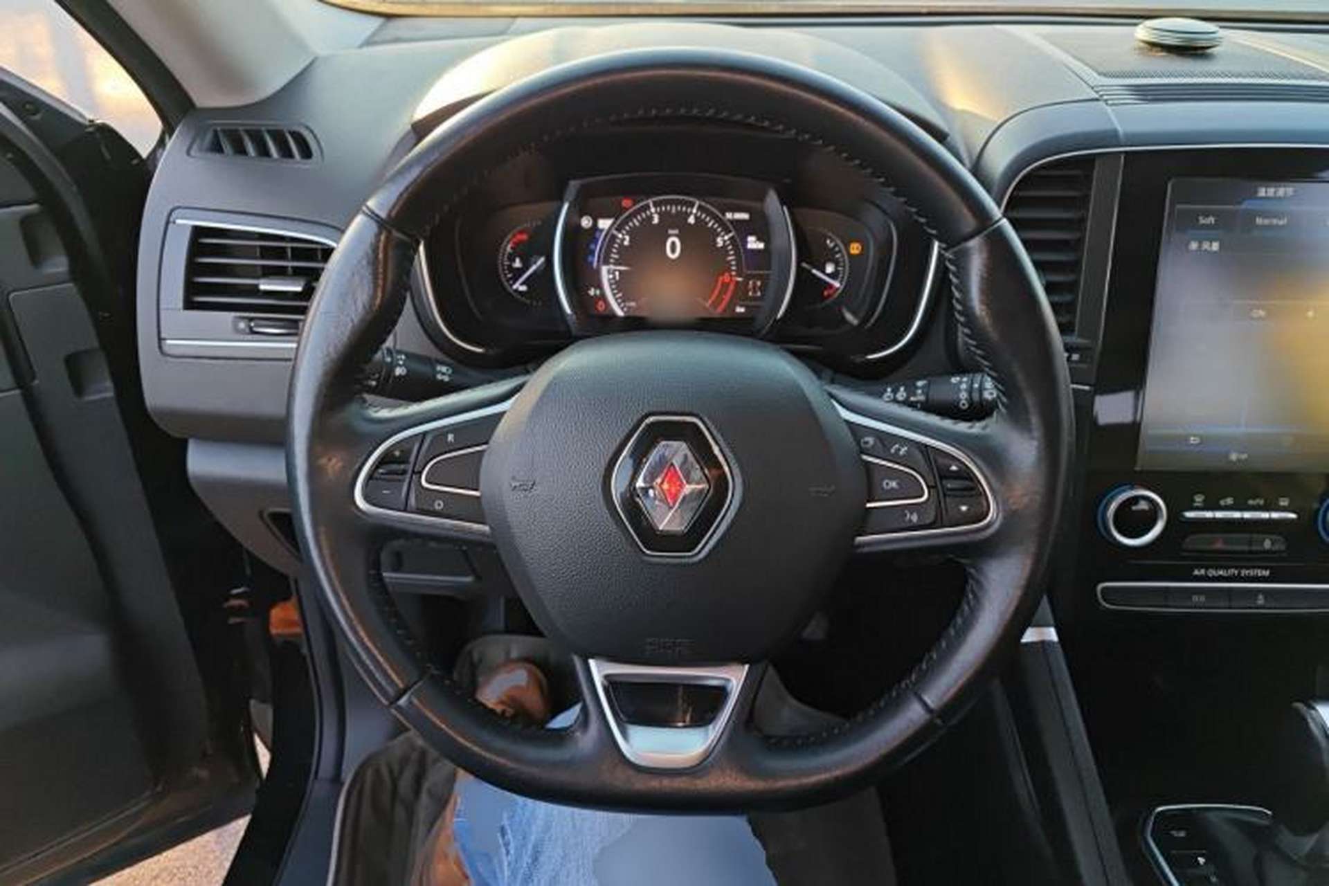 Used Renault Koleos 2018 2.0L Two-Wheel-Drive Luxury Edition Steering Wheel