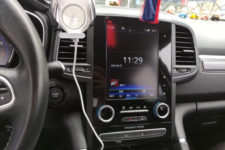 Used Renault Koleos 2018 2.0L Two-Wheel-Drive Luxury Edition Audio And AC Panel