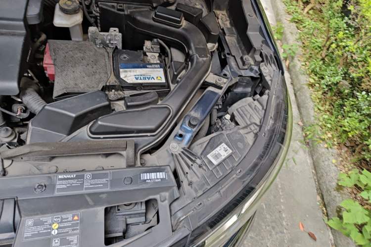 Used Renault Koleos 2018 2.0L Two-Wheel-Drive Luxury Edition Engine Bay Left