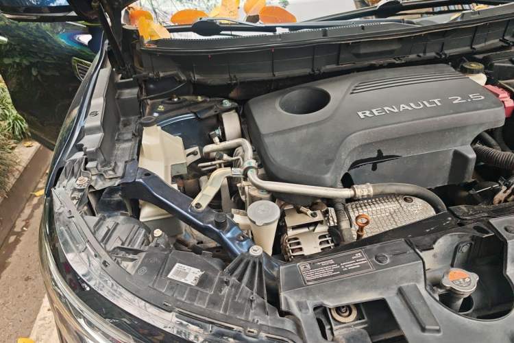 Used Renault Koleos 2018 2.5L Four-Wheel Drive Prestige Edition Engine Bay Right