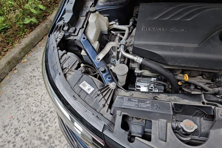Used Renault Koleos 2018 2.0L Two-Wheel-Drive Luxury Edition Engine Bay Right
