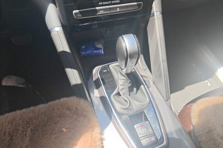 Used Renault Koleos 2018 2.0L Two-Wheel-Drive Luxury Edition Gear Lever
