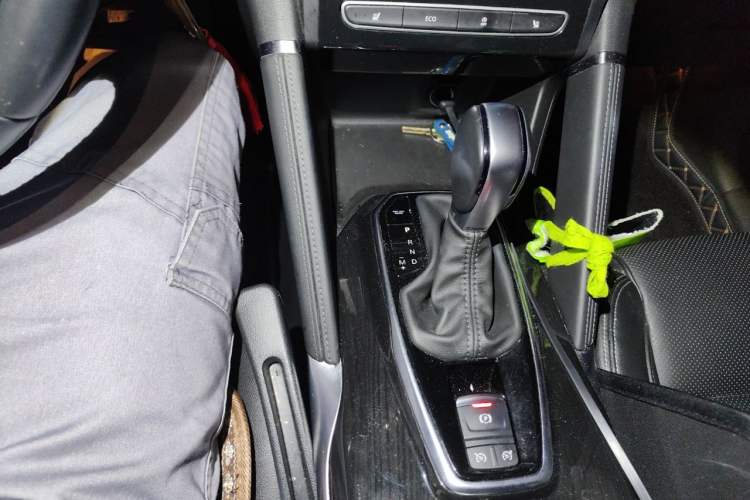 Used Renault Koleos 2018 2.5L Four-Wheel Drive Ultimate Edition Gear Lever